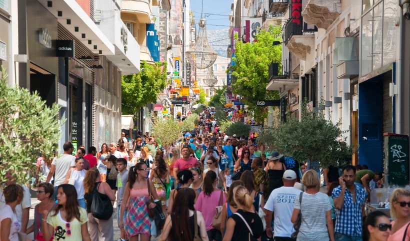 people-walking-and-shopping-in-ermou-street