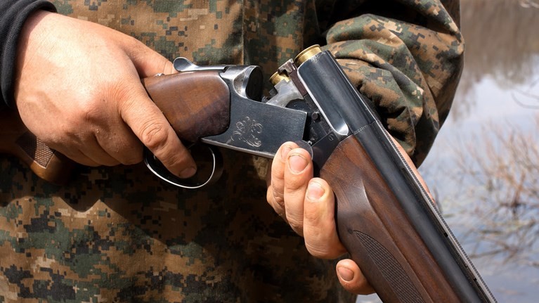 amfiloxia-skotwse-ton-adelfo-tou-sto-kunigi.w_l