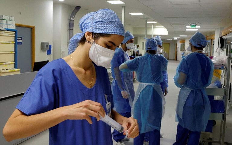 2021-12-10T152519Z_410319928_RC2MBR9Z1SB9_RTRMADP_5_HEALTH-CORONAVIRUS-FRANCE-INTENSIVE-CARE-768×480-1