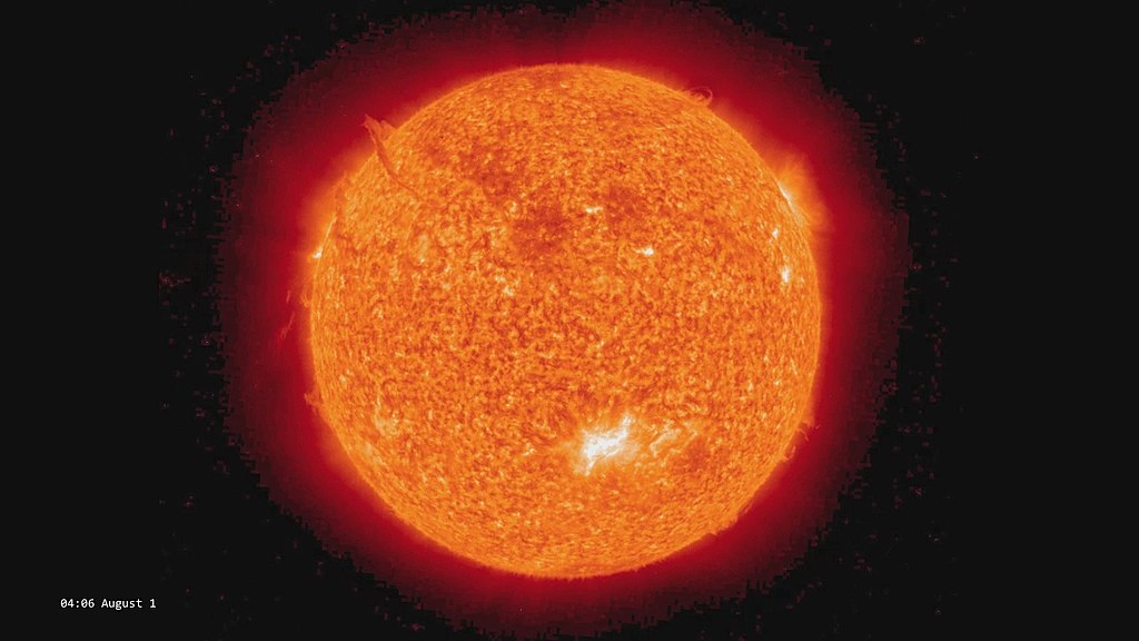1024px-Solar_Storm_on_August_1_2010_as_seen_by_STEREO_HD_Video_4869880168