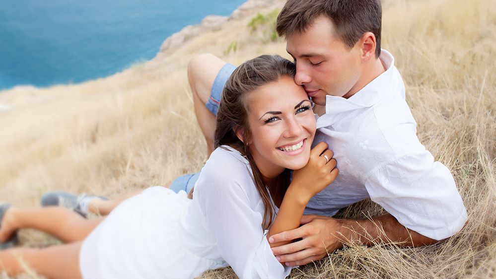 14978027 – two lovers near the seashore