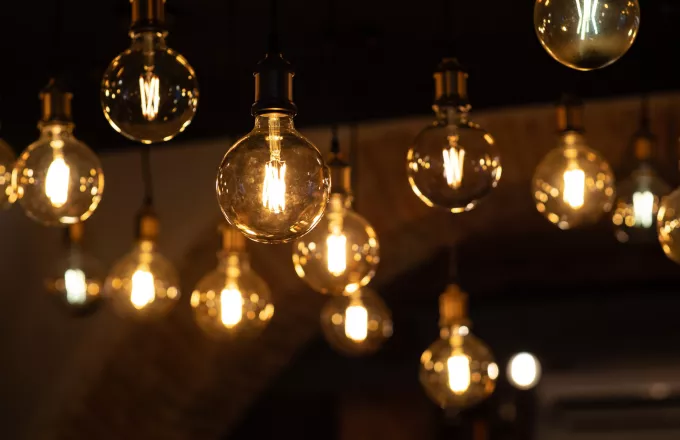 lamps_lampes_shutterstock_2411067641.jpg