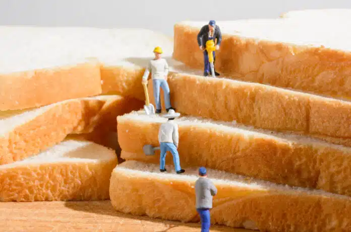 food-workers-miniatur-696×461.jpg