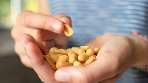 PeanutsInhand_b6a4d256876f876e9add7da2c11601e8