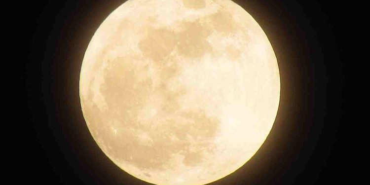 moon-1109746_1280-ezgif.com-webp-to-jpg-converter-750×375