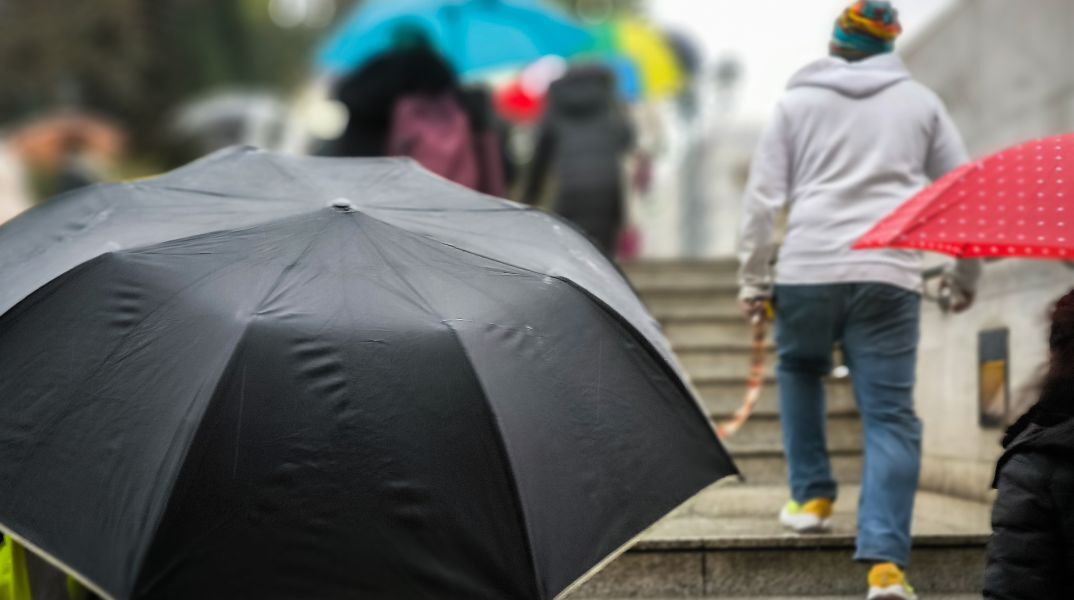 kairos-deftera-vroxes-nefoseis-omprella