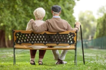 Η Ελλάδα γερνάει, αλλά ο Μητσοτάκης «κελαηδάει»!