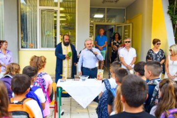 Διαμάντης Λιάμας: «Η παιδεία παραμένει απόλυτη προτεραιότητα» – Αγιασμός στα σχολεία του Δήμου Βόλβης